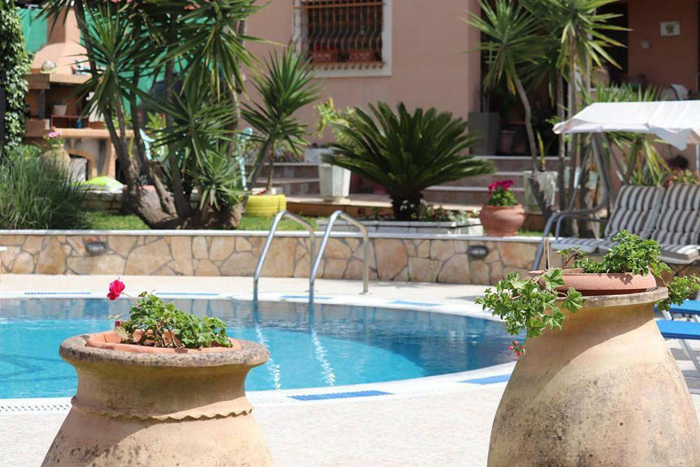 Mary Helen Apartments คัสซิโอปี ภายนอก รูปภาพ